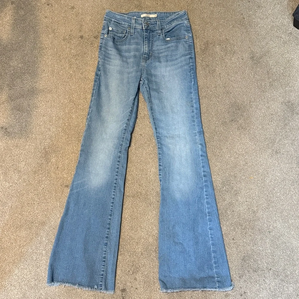 Levi’s 726 Light Wash Raw Hem Flare Jeans Size 26 - Picture 2 of 6